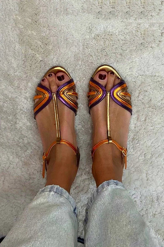 Albaira - Sandalias Doradas con Hebilla y Tira Multicolor para Verano
