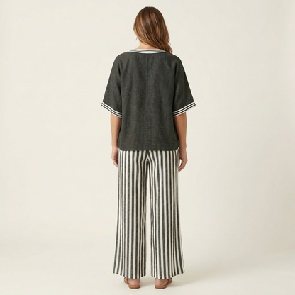 Gisela | Conjunto de Top con Escote en V Estilo Varsity y Pantalón Ancho de Rayas